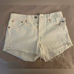 LEVIS SHORTS - Size 28, NWT